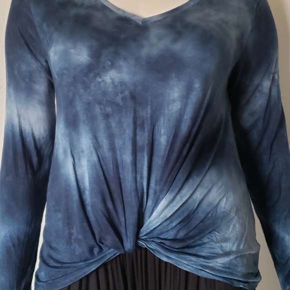 V-neck tie-dye t-shirt - Picture 1 of 3